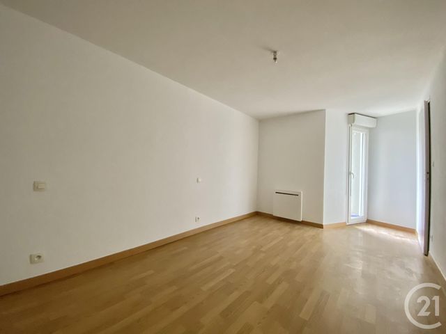 Appartement T3 à louer - 3 pièces - 70.92 m2 - LES AVENIERES VEYRINS THUELLIN - 38 - RHONE-ALPES - Century 21 Arlaud Transaction