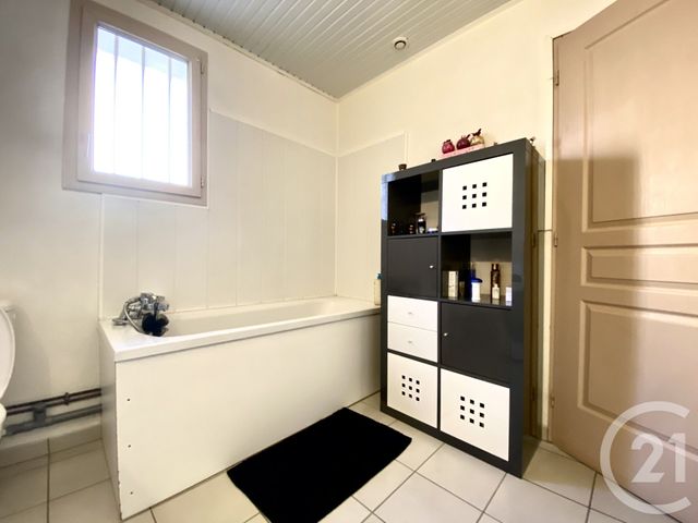 Appartement T3 à vendre - 3 pièces - 57.44 m2 - ST GENIX SUR GUIERS - 73 - RHONE-ALPES - Century 21 Arlaud Transaction