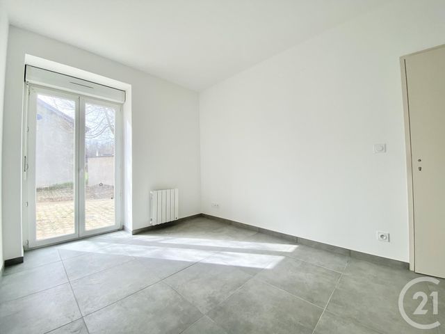 Appartement T2 à louer - 2 pièces - 51.55 m2 - LES AVENIERES VEYRINS THUELLIN - 38 - RHONE-ALPES - Century 21 Arlaud Transaction