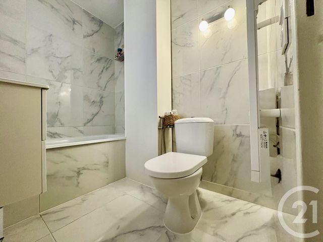 Appartement T4 à vendre - 4 pièces - 74.35 m2 - LA TOUR DU PIN - 38 - RHONE-ALPES - Century 21 Arlaud Transaction