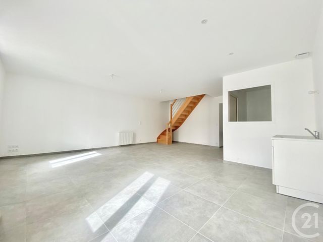 Appartement T3 à louer - 3 pièces - 75.37 m2 - LES AVENIERES VEYRINS THUELLIN - 38 - RHONE-ALPES - Century 21 Arlaud Transaction