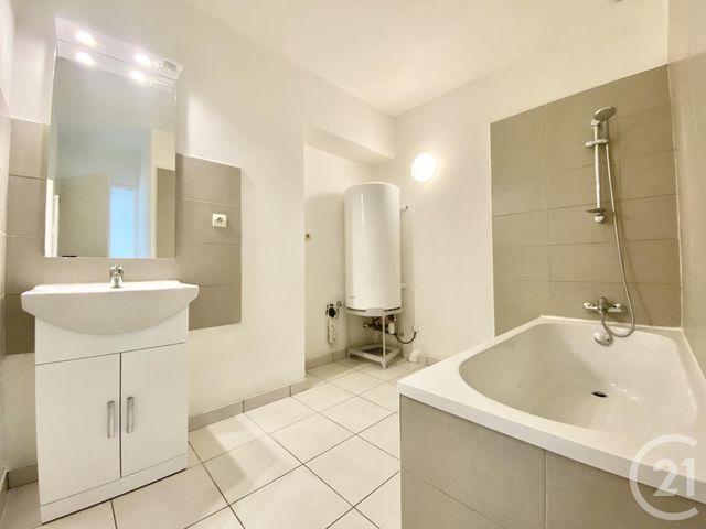 Appartement T3 à louer - 3 pièces - 56.45 m2 - LES AVENIERES VEYRINS THUELLIN - 38 - RHONE-ALPES - Century 21 Arlaud Transaction