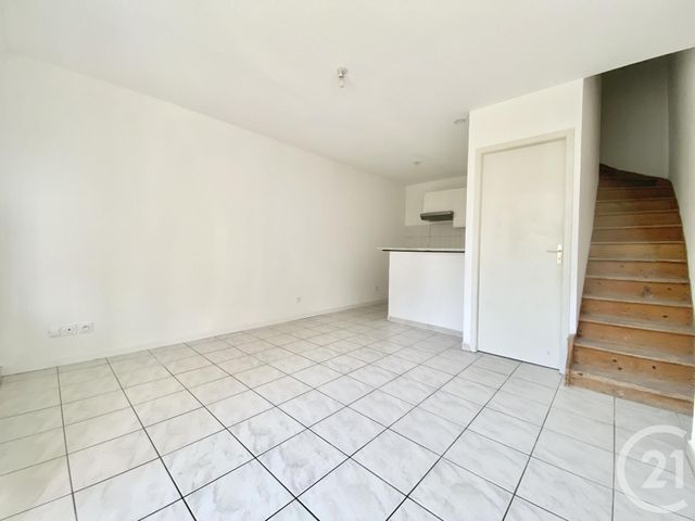 Appartement T3 à louer - 3 pièces - 56.45 m2 - LES AVENIERES VEYRINS THUELLIN - 38 - RHONE-ALPES - Century 21 Arlaud Transaction